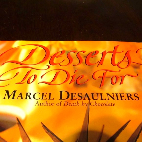 🍮🥧🍰 Glorious Vintage "Desserts to Die For" Cookbook - HC - Picture 2 of 15
